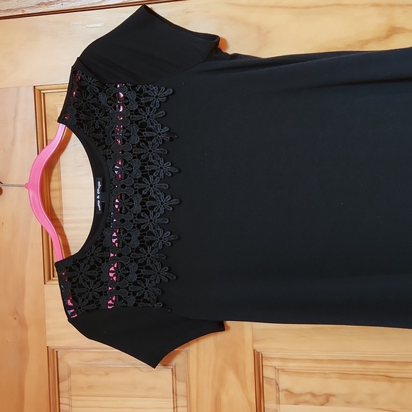 Small black top - Picture 1 of 4